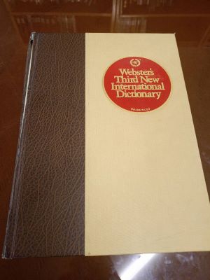 گرانترین کتاب مرجع کتابخانه به نام "دیکشنری وبستر: ویرایش 3"